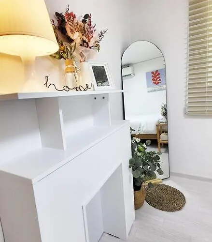 Apartment 홍대 # H101 *