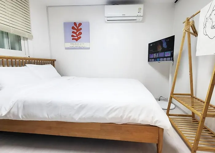 Apartment 홍대 # H101